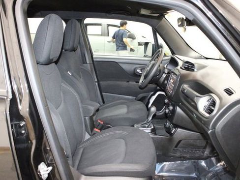 Used 2021 Jeep Renegade Latitude image 11