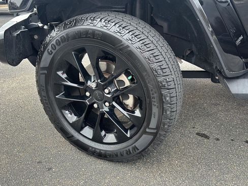 Used 2021 Jeep Wrangler Unlimited Sahara image 5