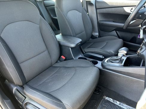 Used 2024 Kia Forte LXS image 9
