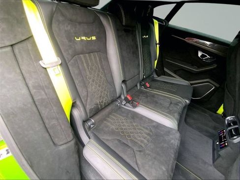 Used 2024 Lamborghini Urus Performante AWD/4WD image 32