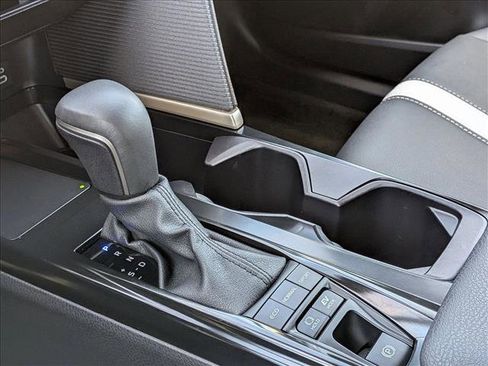 Used 2025 Toyota Camry SE image 12