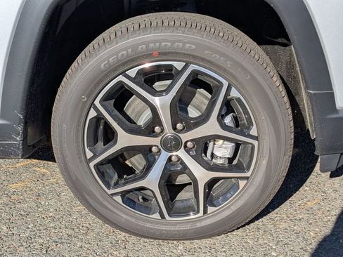 New 2026 Jeep Compass Limited image 18