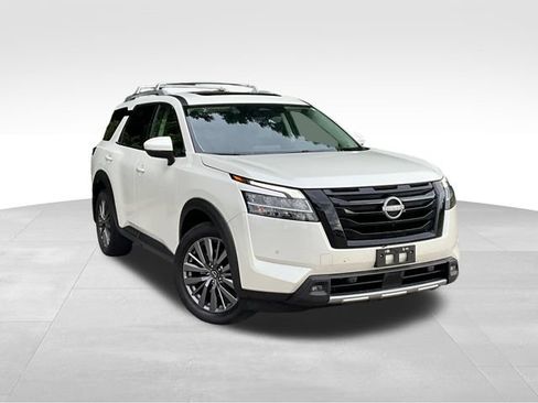 Certified 2024 Nissan Pathfinder SL w/ SL Premium Package AWD/4WD image 1
