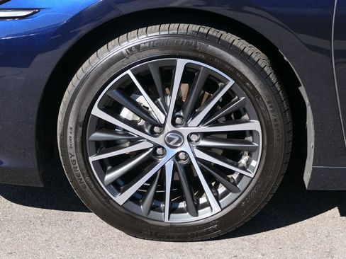 Used 2025 Lexus ES 300h w/ Premium Package image 9