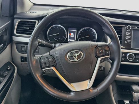 Used 2018 Toyota Highlander XLE FWD image 17