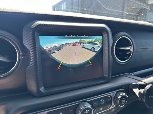Used 2023 Jeep Wrangler Unlimited Sahara AWD/4WD image 29