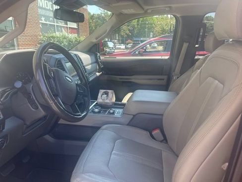 Used 2019 Ford Expedition Limited w/ Equipment Group 302A AWD/4WD image 9