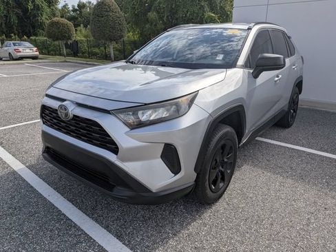 Used 2019 Toyota RAV4 LE FWD image 2