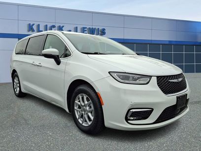 Used 2023 Chrysler Pacifica Touring-L