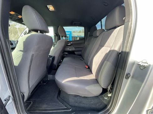 Used 2019 Toyota Tacoma TRD Off-Road AWD/4WD image 18