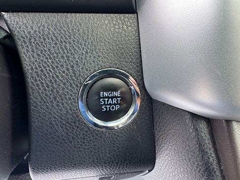 Used 2018 Toyota Highlander XLE image 20