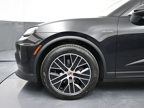 New 2026 Porsche Macan 4 Electric AWD/4WD image 12