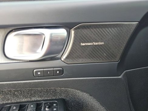 Certified 2023 Volvo XC40 B5 Plus w/ Climate Package image 9