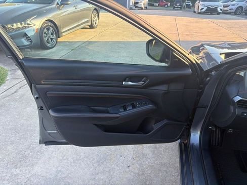 Used 2019 Nissan Altima 2.5 SR w/ SR Premium Package FWD image 29