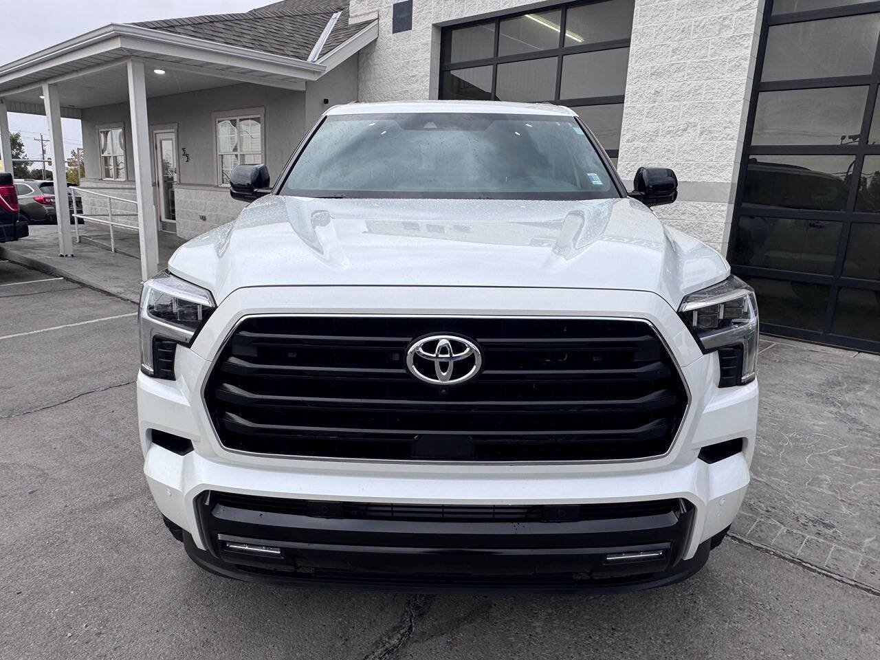 Used 2025 Toyota Sequoia Limited w/ Tow Technology Package AWD/4WD image 10