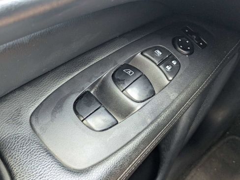 Used 2018 Nissan Pathfinder S AWD/4WD image 23