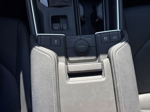 Used 2025 Toyota Grand Highlander AWD Hybrid image 23