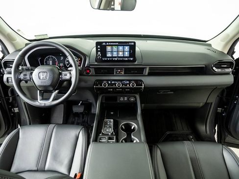 Used 2025 Honda Pilot EX-L image 16