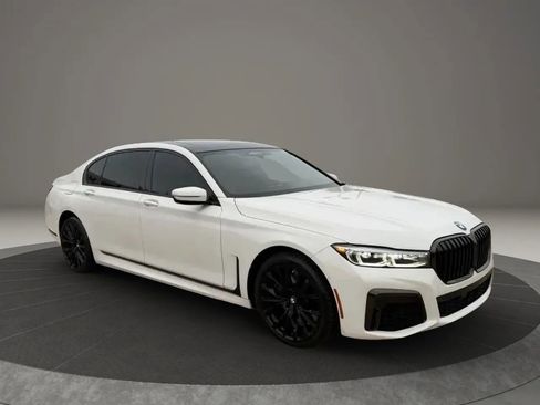 Used 2022 BMW 750i xDrive w/ M Sport Package AWD/4WD image 3