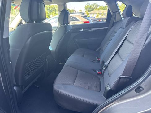 Used 2011 Kia Sorento LX w/ Convenience Pkg AWD/4WD image 16