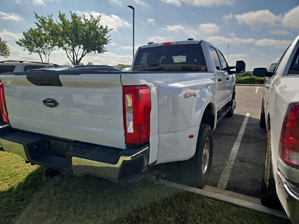 Used 2025 Ford F350 XLT AWD/4WD image 3