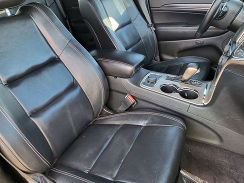 Used 2017 Jeep Grand Cherokee Limited image 4