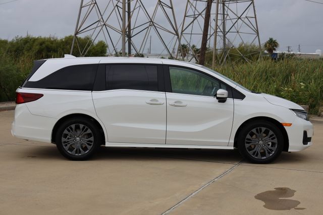 New 2026 Honda Odyssey Touring image 4