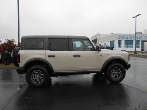 New 2025 Ford Bronco Badlands image 31