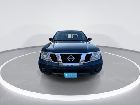 Used 2019 Nissan Frontier SV image 3