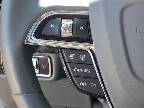 Certified 2021 Lincoln Nautilus Reserve image 12