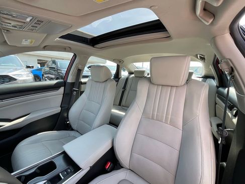 Used 2018 Honda Accord Touring image 11