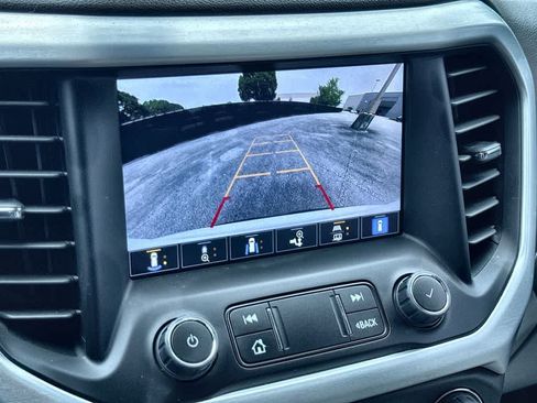 Used 2023 GMC Acadia SLT w/ Technology Package FWD image 19
