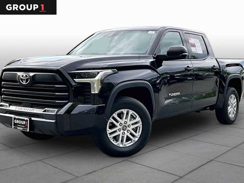 Used 2023 Toyota Tundra SR5 w/ SR5 Convenience Package AWD/4WD image 1