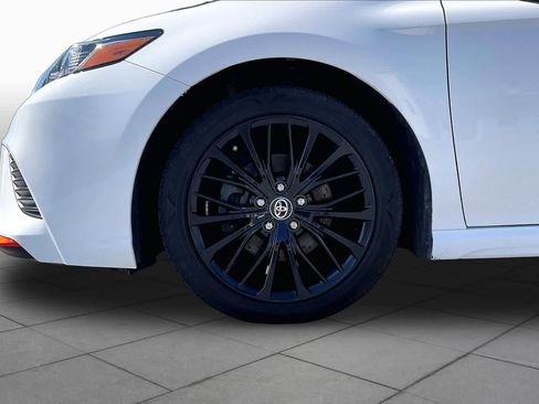 Used 2020 Toyota Camry SE FWD image 10