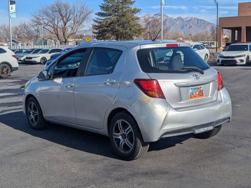 Used 2015 Toyota Yaris L image 7