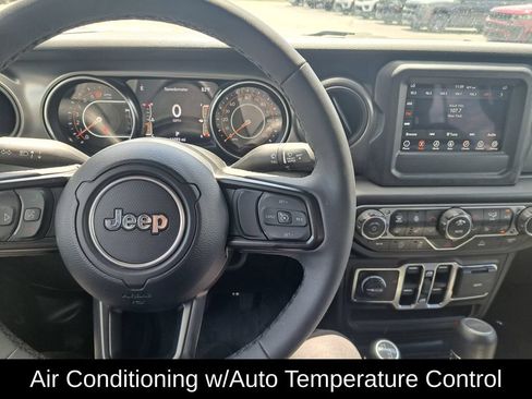 Used 2023 Jeep Gladiator Sport AWD/4WD image 11
