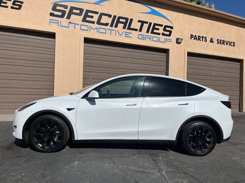Used 2022 Tesla Model Y Long Range AWD/4WD image 3