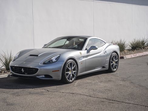 Used 2010 Ferrari California image 9