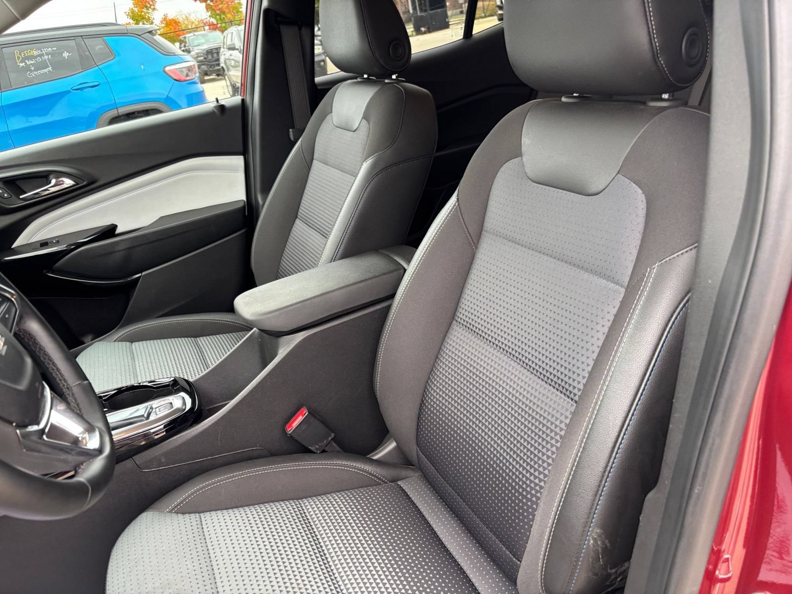 Used 2025 Chevrolet Trax LT w/ LT Convenience Package FWD image 33
