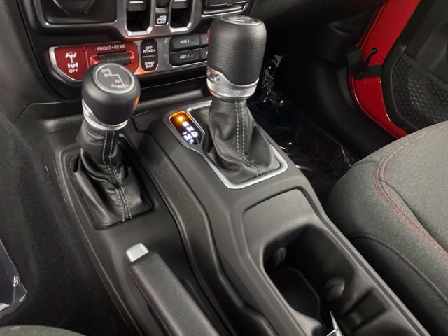 Used 2025 Jeep Wrangler Unlimited Rubicon AWD/4WD image 31