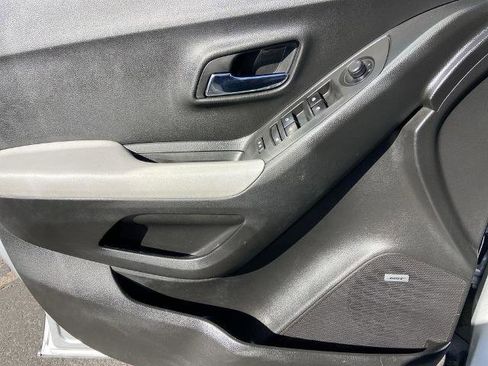 Used 2017 Chevrolet Trax Premier w/ Driver Confidence II Package image 17