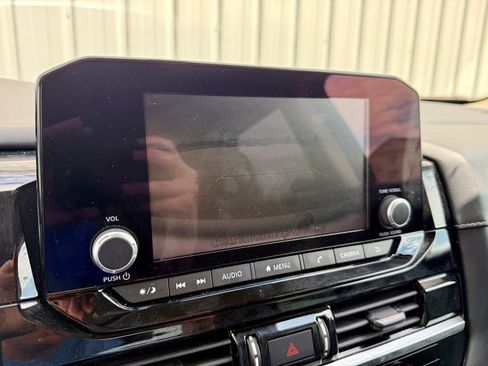Used 2022 Nissan Pathfinder SV AWD/4WD image 22
