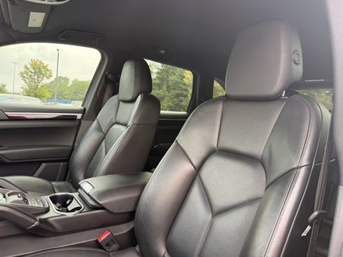 Used 2018 Porsche Cayenne AWD/4WD image 16