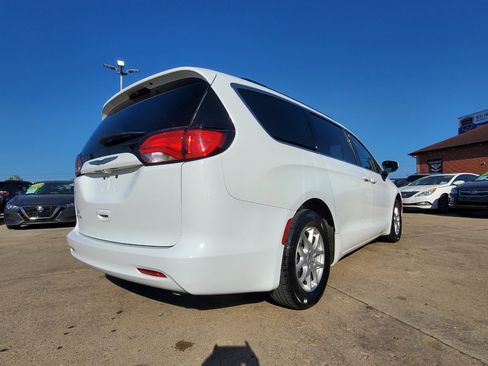 Used 2020 Chrysler Voyager Lxi image 7