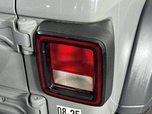 Used 2023 Jeep Wrangler Sport image 33