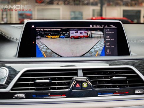 Used 2021 BMW 750i xDrive w/ Executive Package image 17