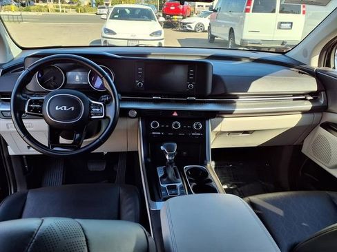 Used 2024 Kia Carnival LX image 7