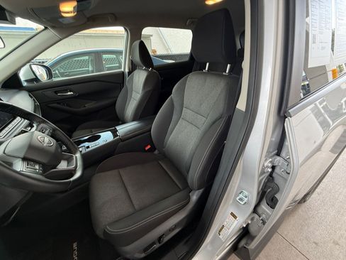 Used 2025 Nissan Rogue SV image 38