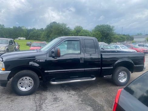 Used 2003 Ford F250 XLT image 2