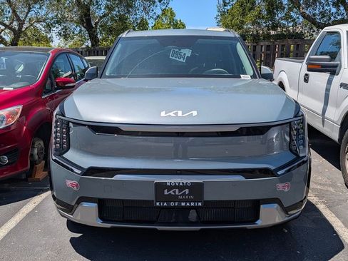Used 2024 Kia EV9 Land AWD/4WD image 2